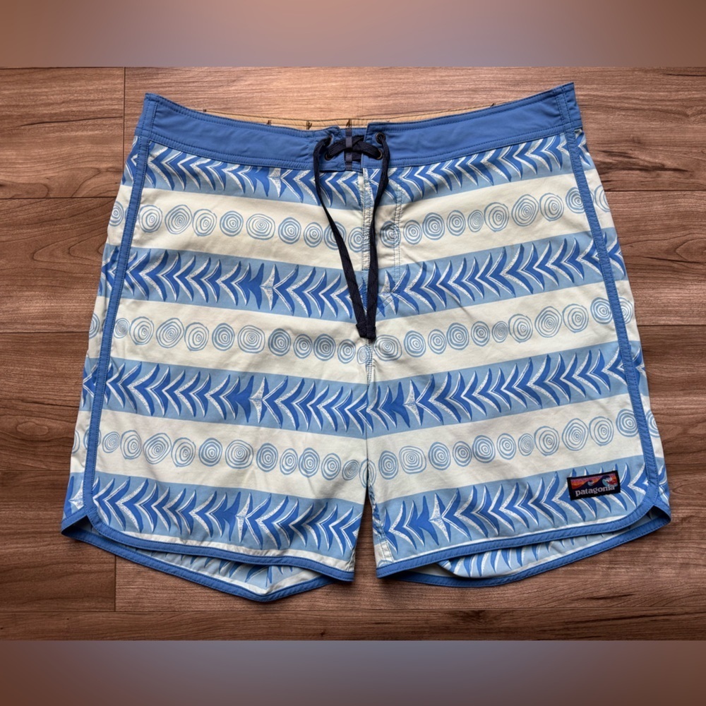 PATAGONIA Men's Scallop Hem Stretch Wavefarer® Boardshorts 18" Sz 38 Blue Swim